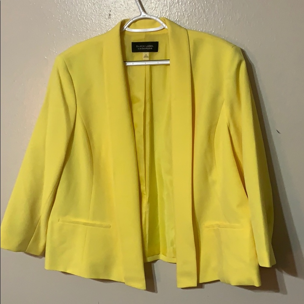 NWOT. Size 16.Black Label by Evan-Picone. Yellow.